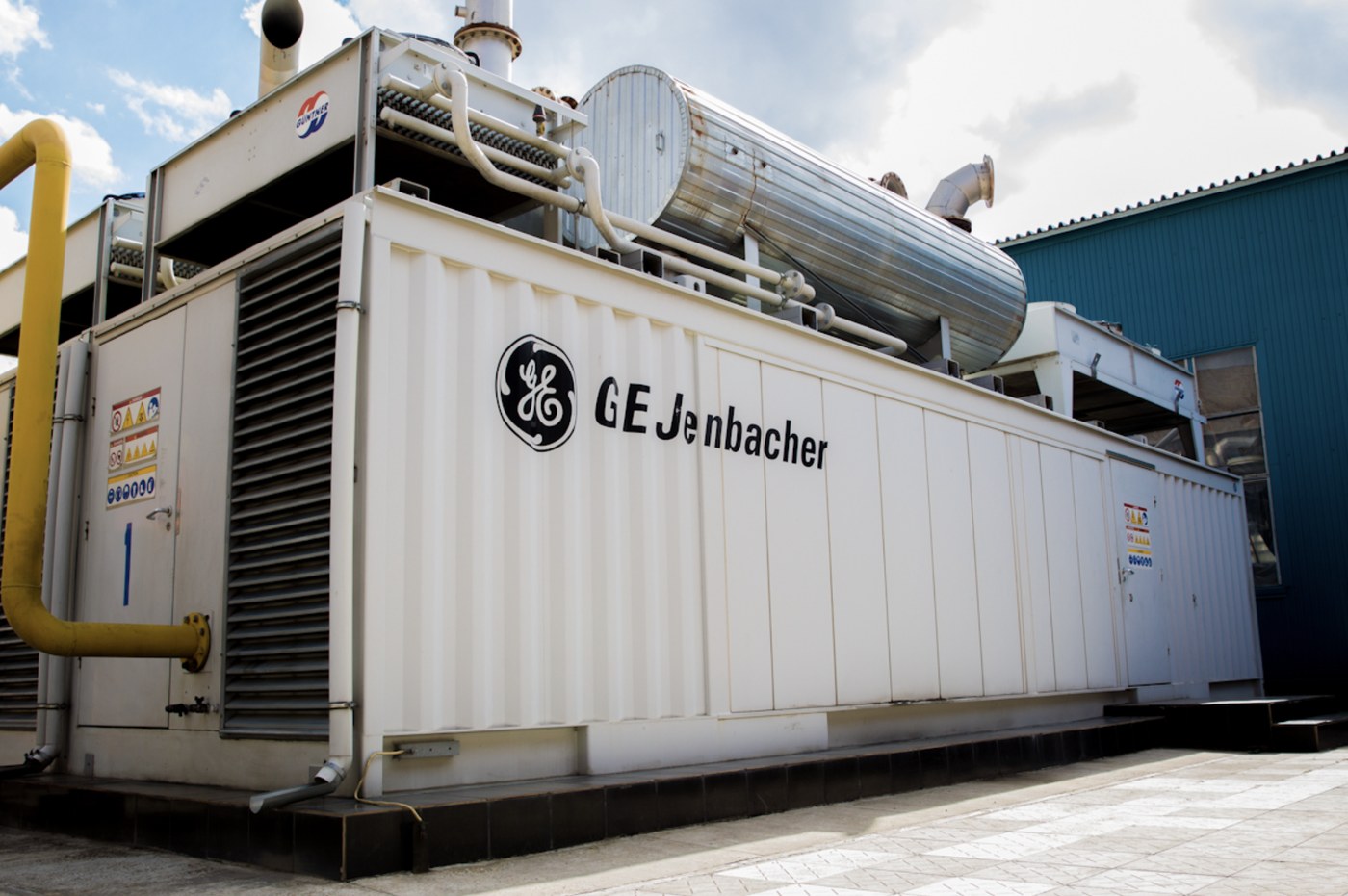 Containerised gas engine generator set at a biogas CHP plant