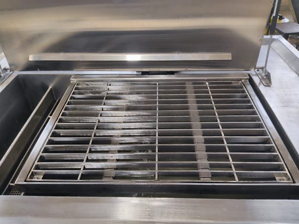 EVS 300 — lid open, platform up