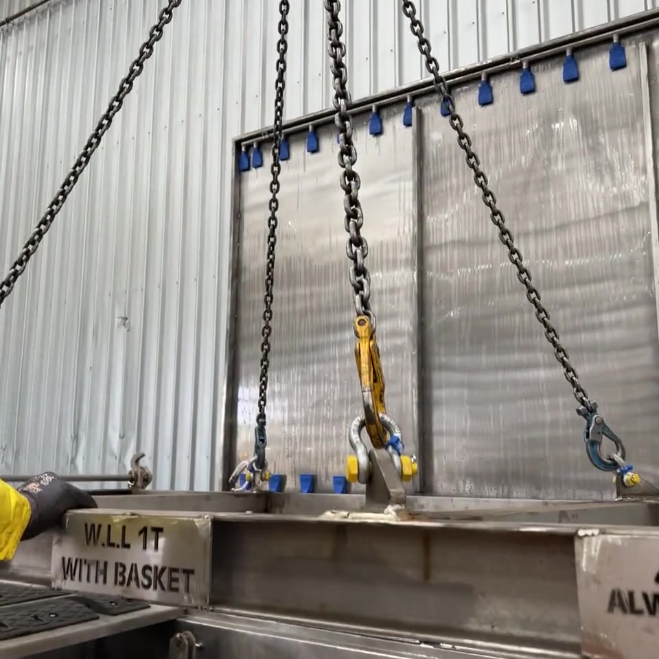 Clip: rigging the 1-tonne basket