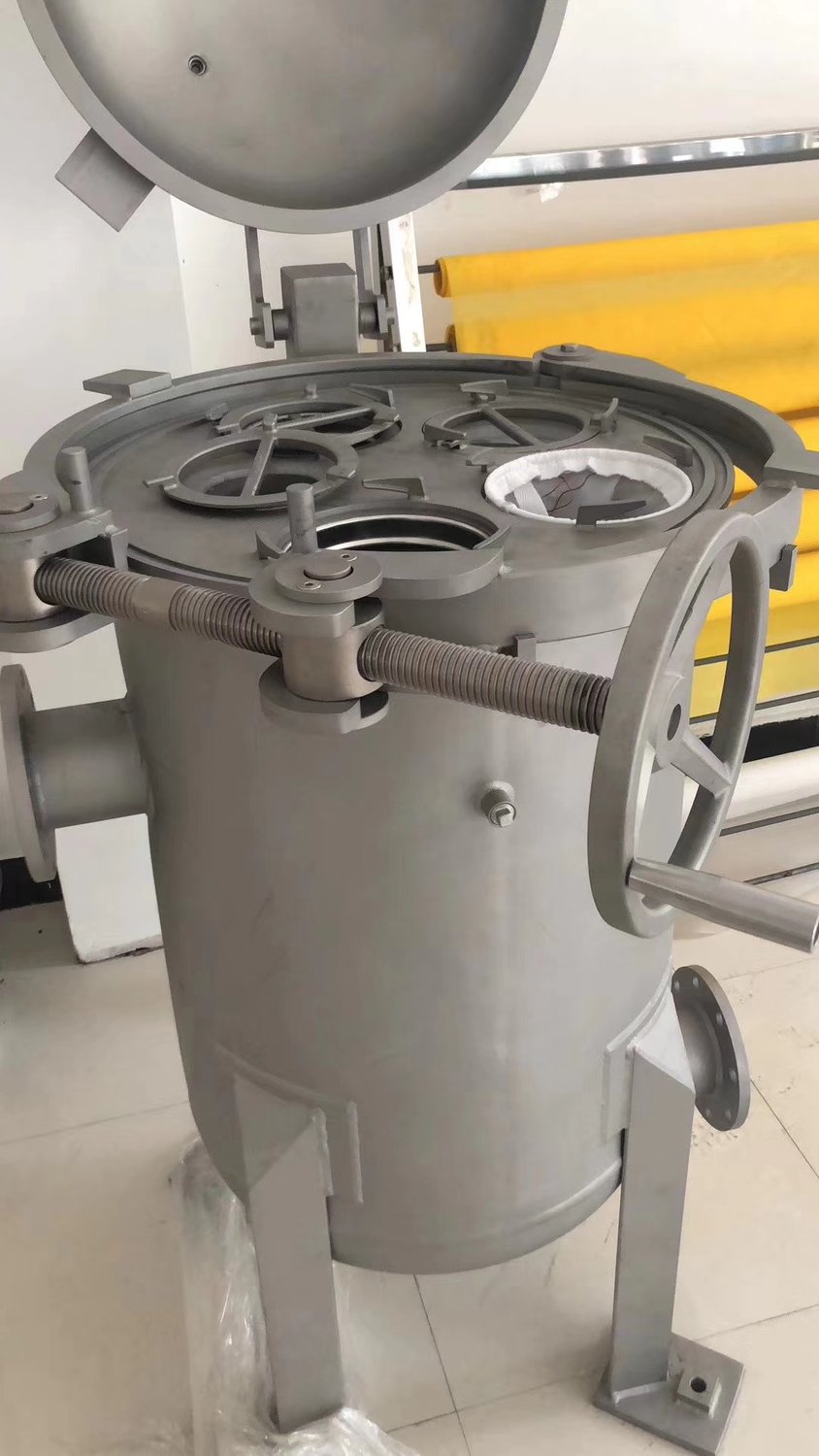 BFR quick-open multi-bag filter housing