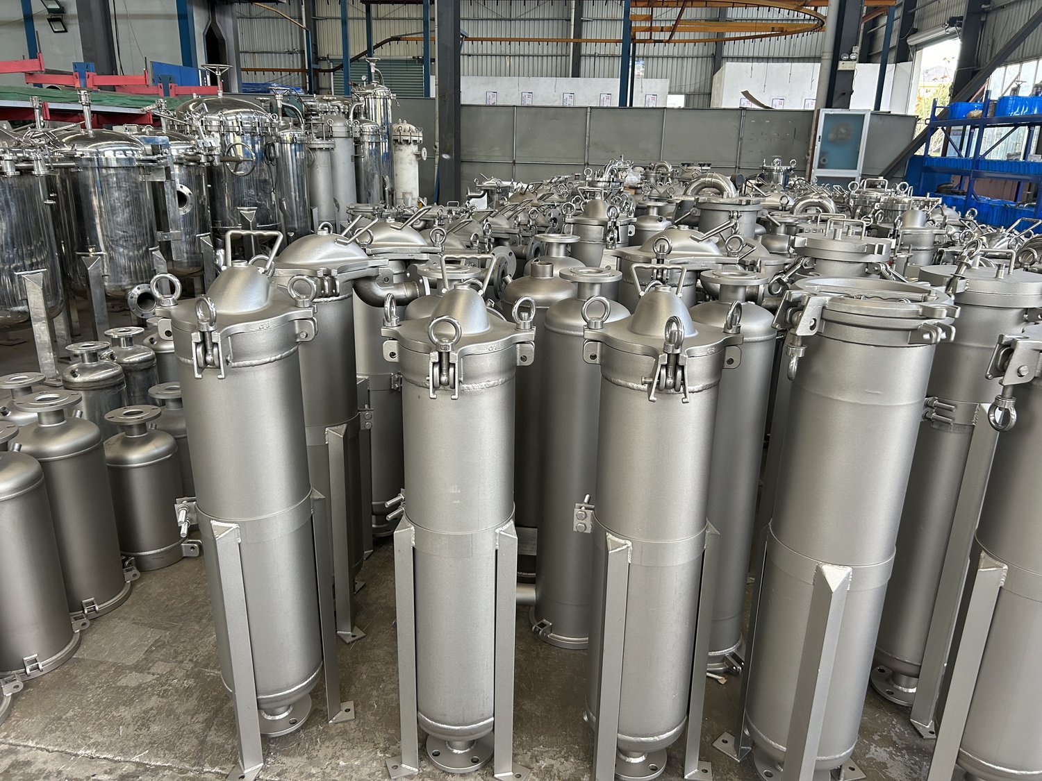 Production batch of filter housings