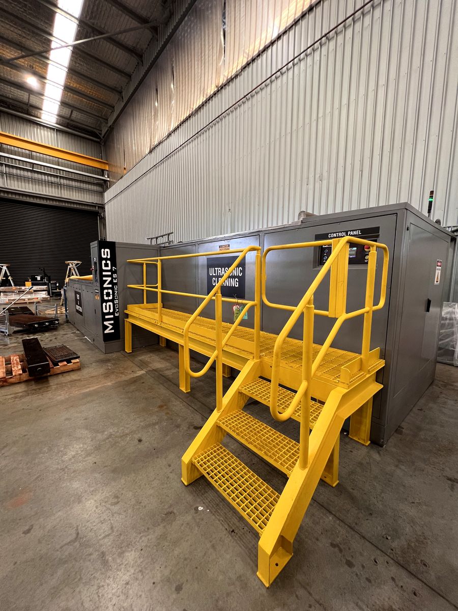 Misonics machine cabinet with operator access platform