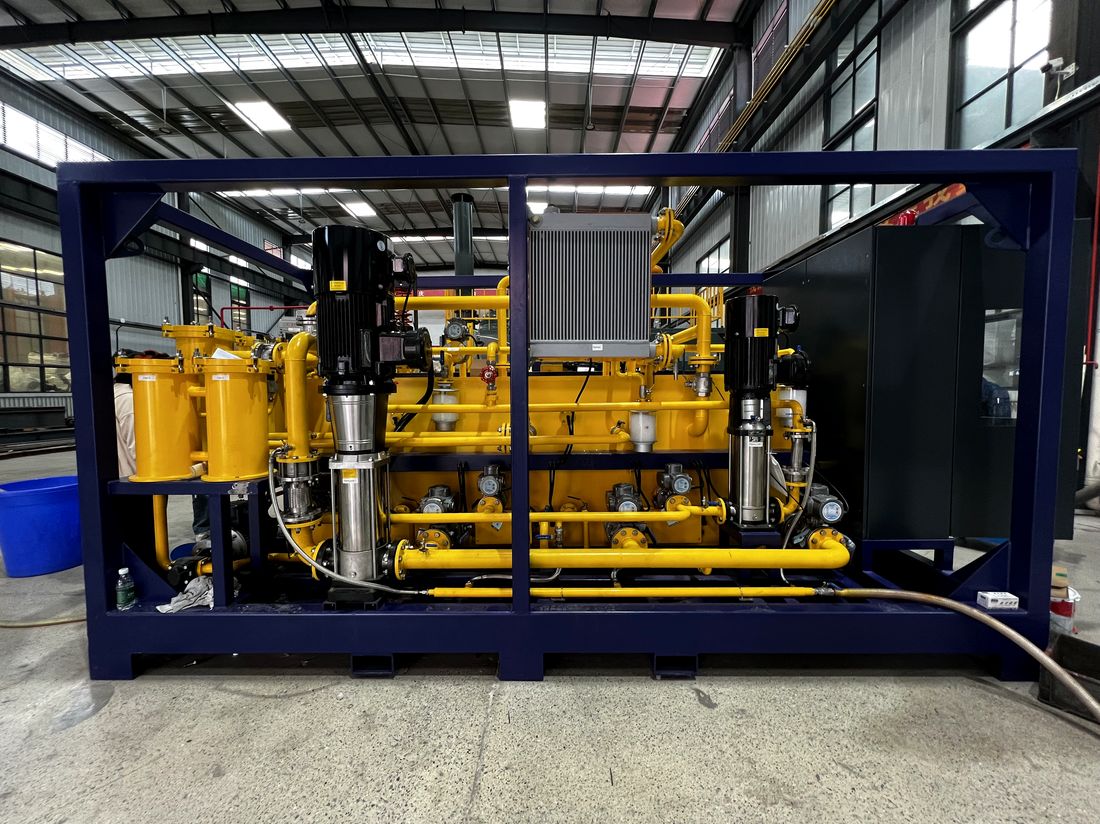 HFU 600 side elevation &mdash; filter housings, pump set and fluid tanks