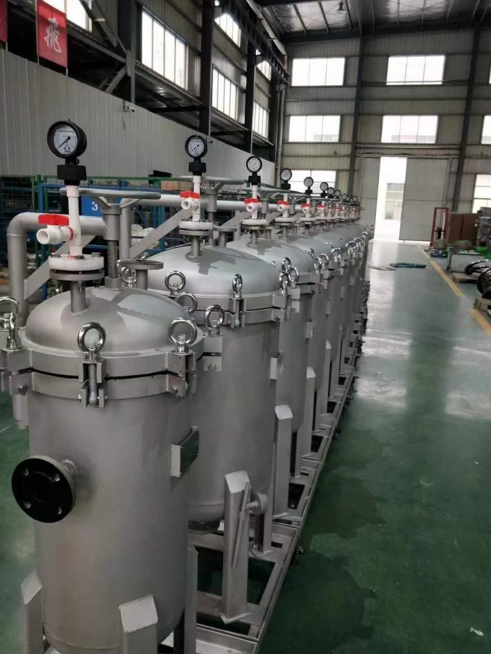 Multi-bag filter housing
