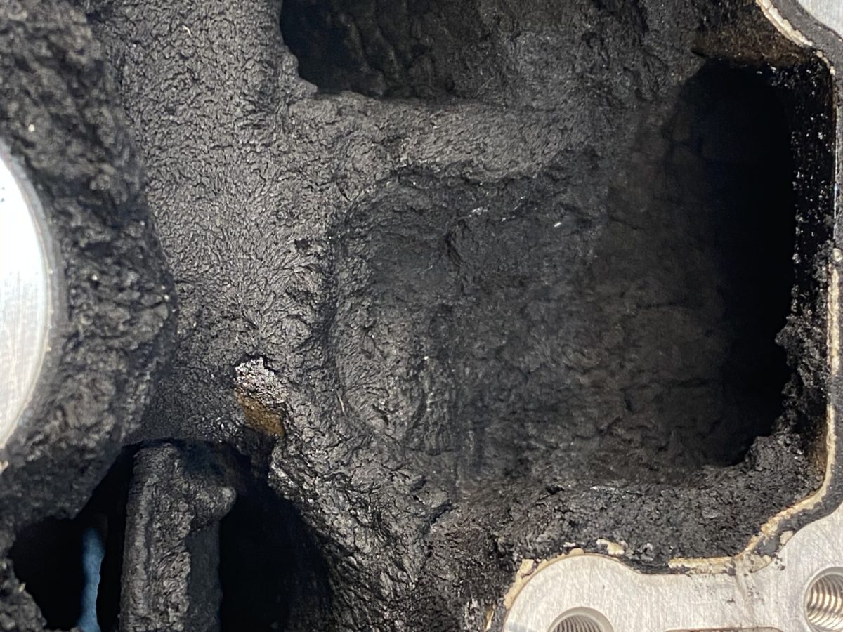 Runner twin ports — before and after ultrasonic cleaning — as received